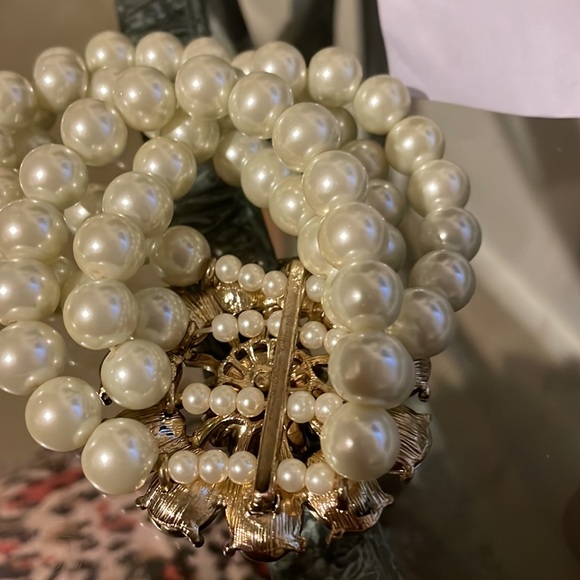 PEARLS AND PINK CRYSTALS FLOWER BRACELET. - Picture 6 of 9